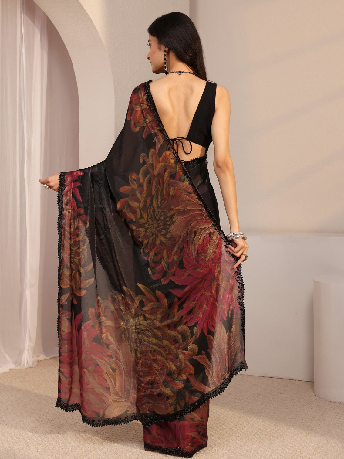 Mameraa Black Floral Printed Organza Saree With Unstiched Blouse Piece
