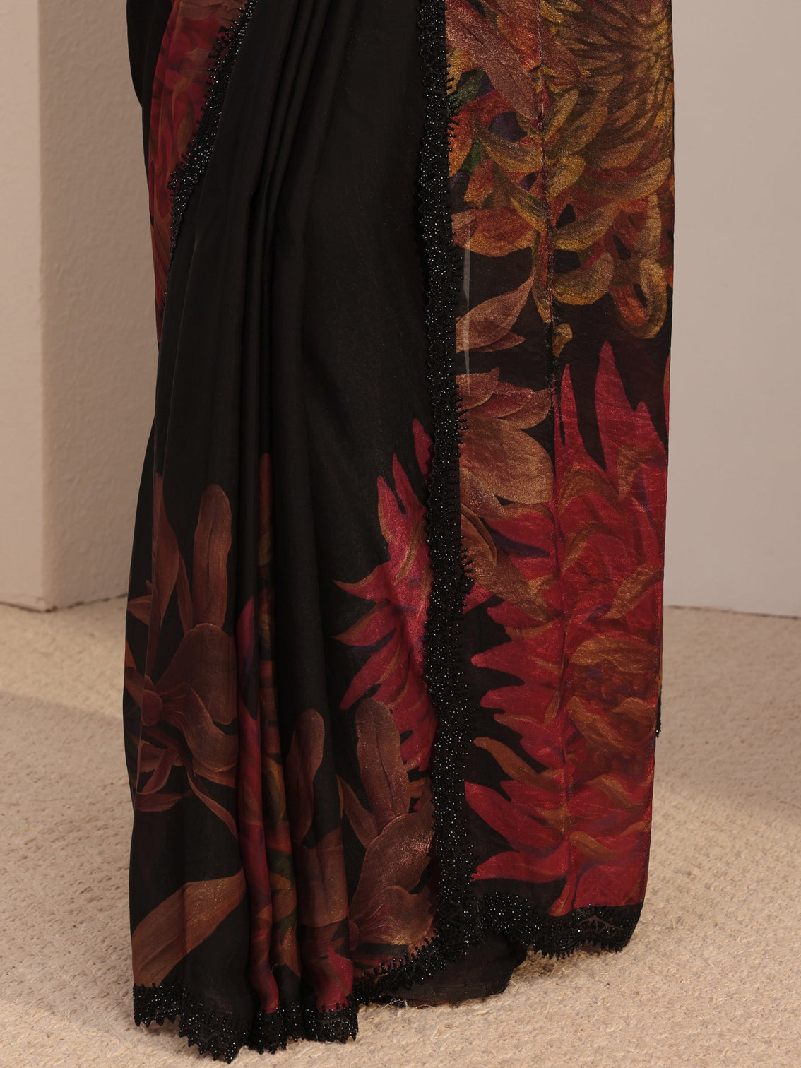 Mameraa Black Floral Printed Organza Saree With Unstiched Blouse Piece