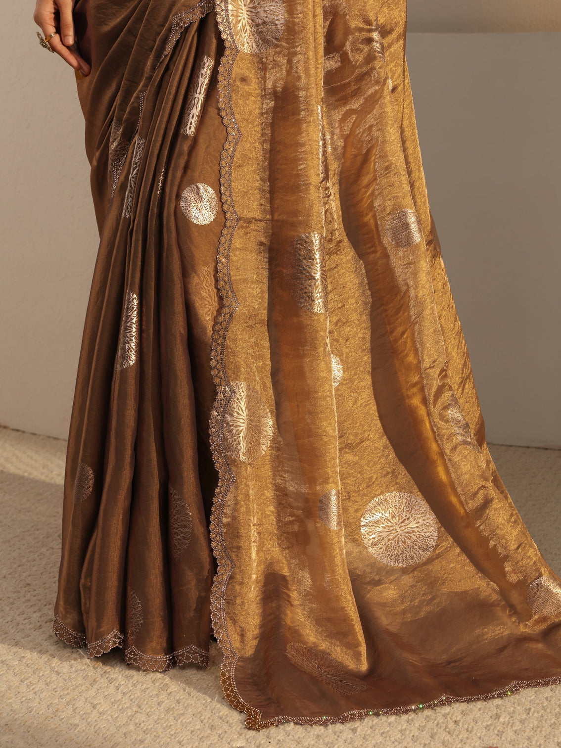 Mameraa Golden Foil Print Tissue Saree With Unstiched Blouse Piece