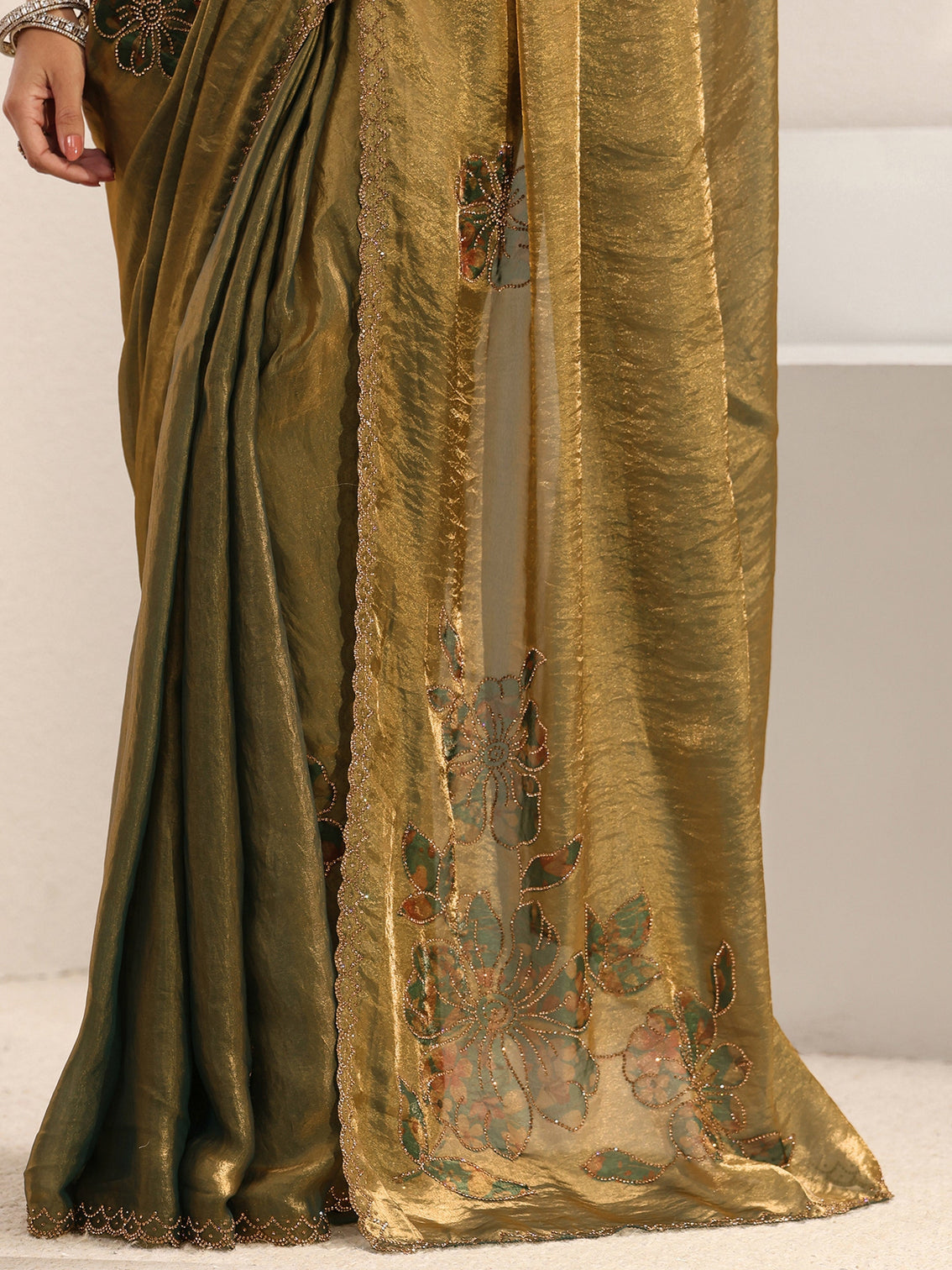 Mameraa Green Floral Embellished Tissue Saree With Unstitched Blouse Piece