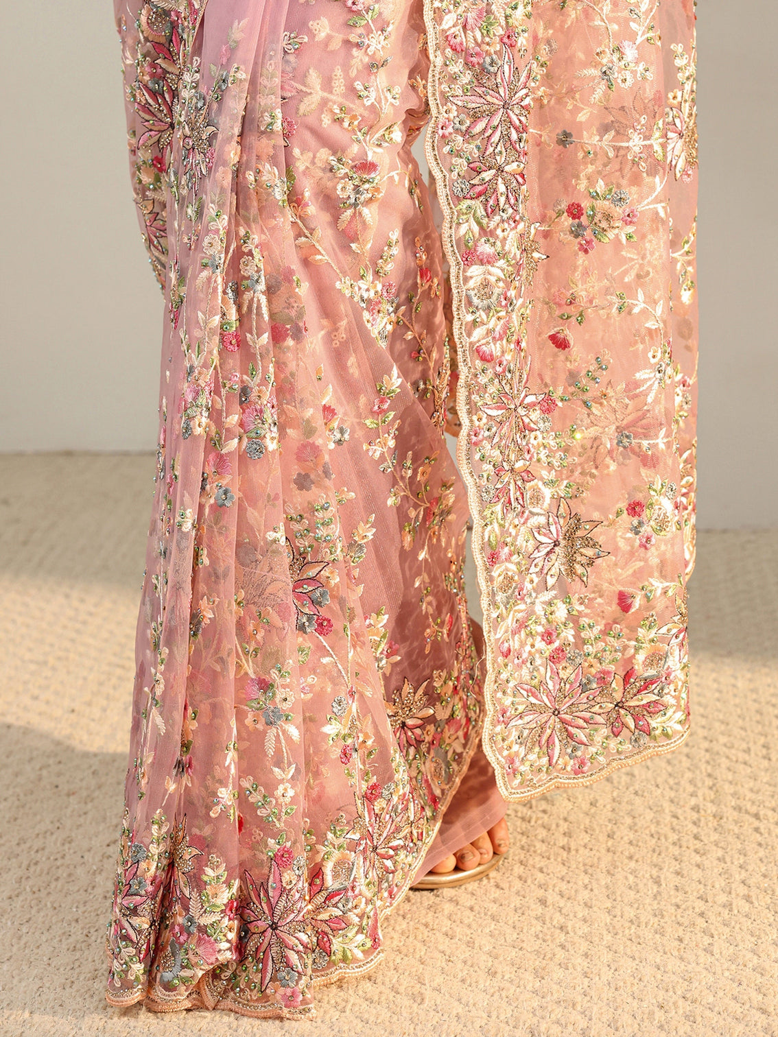 Mameraa Art Pink Floral Embroidered Net Saree With Unstitched Blouse Piece