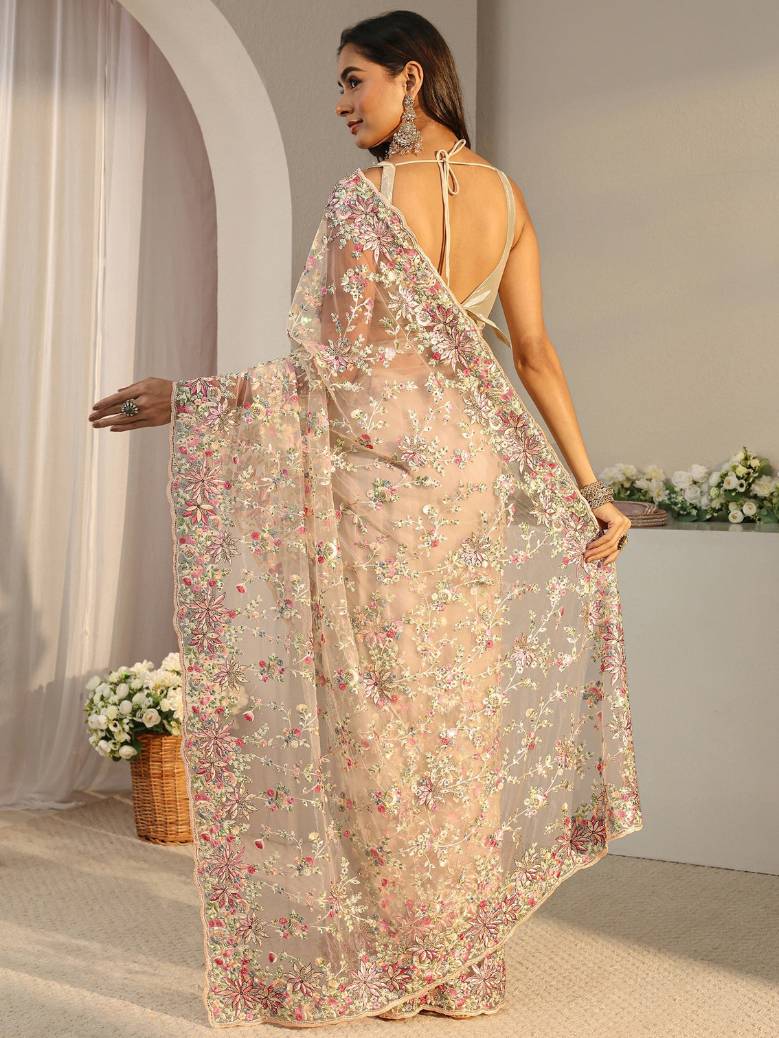 Mameraa Art Ivory Floral Embroidered Net Saree With Unstitched Blouse Piece