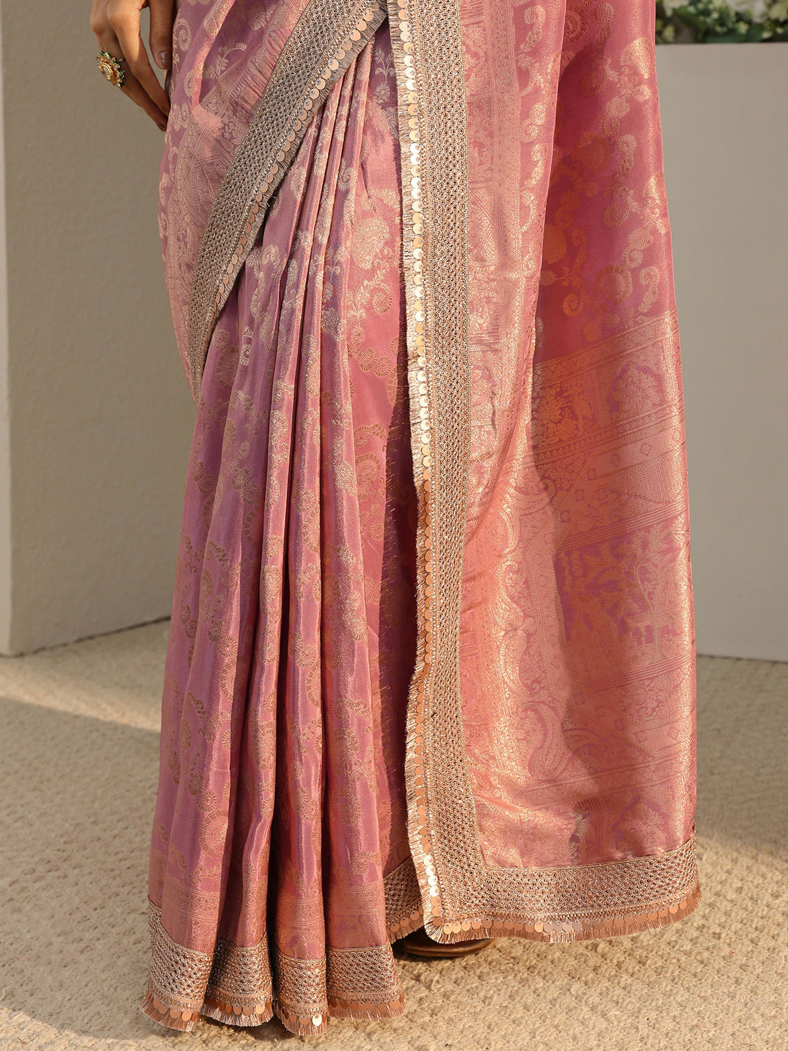 Mameraa Art Pink Floral Woven Design Silk Blend Saree With Unstitched Blouse Piece