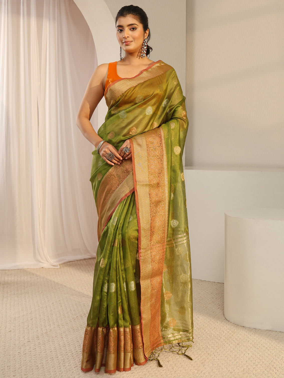Mameraa Green Jacquard Woven Design Silk Blend Saree