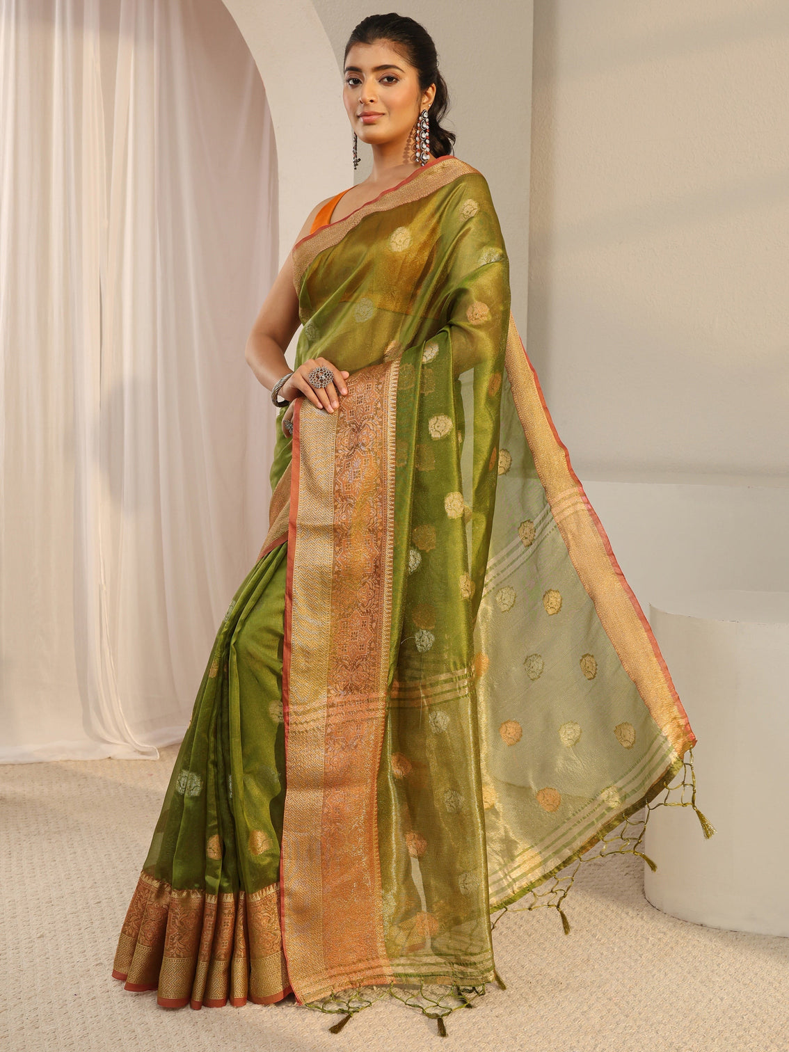 Mameraa Green Jacquard Woven Design Silk Blend Saree