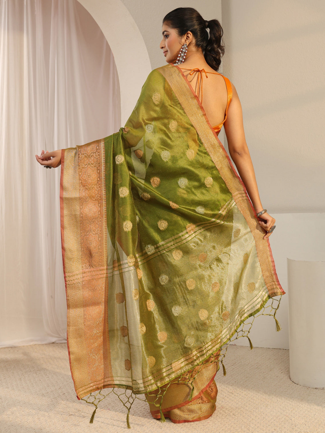 Mameraa Green Jacquard Woven Design Silk Blend Saree