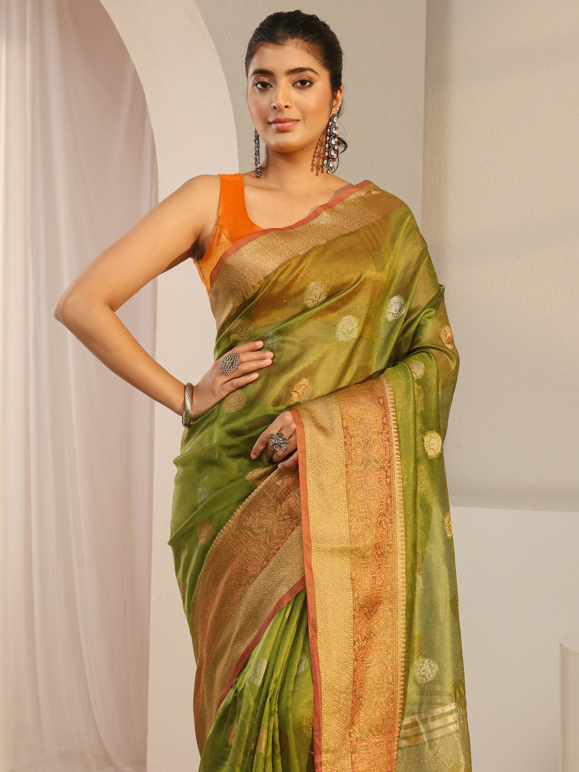Mameraa Green Jacquard Woven Design Silk Blend Saree