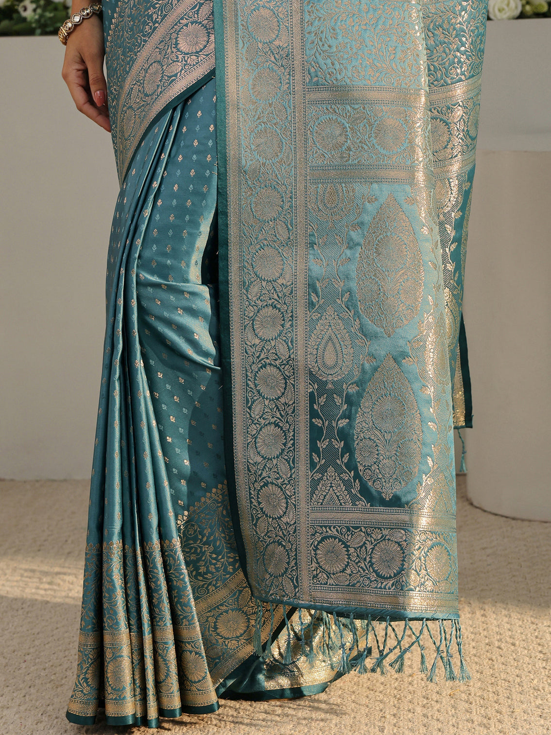 Mameraa Teal Ethnic Woven Design Silk Blend Saree With Unstitched Blouse Piece