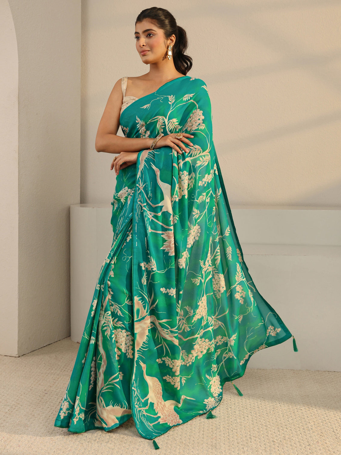 Mameraa Green Floral Printed Georgette Tassel Saree With Unstitched Blouse Piece