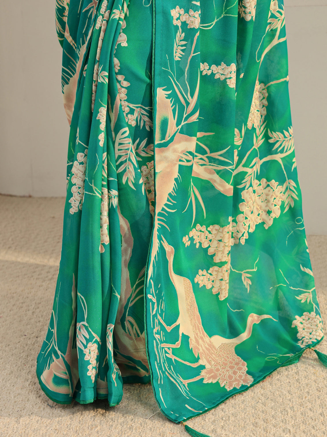 Mameraa Green Floral Printed Georgette Tassel Saree With Unstitched Blouse Piece