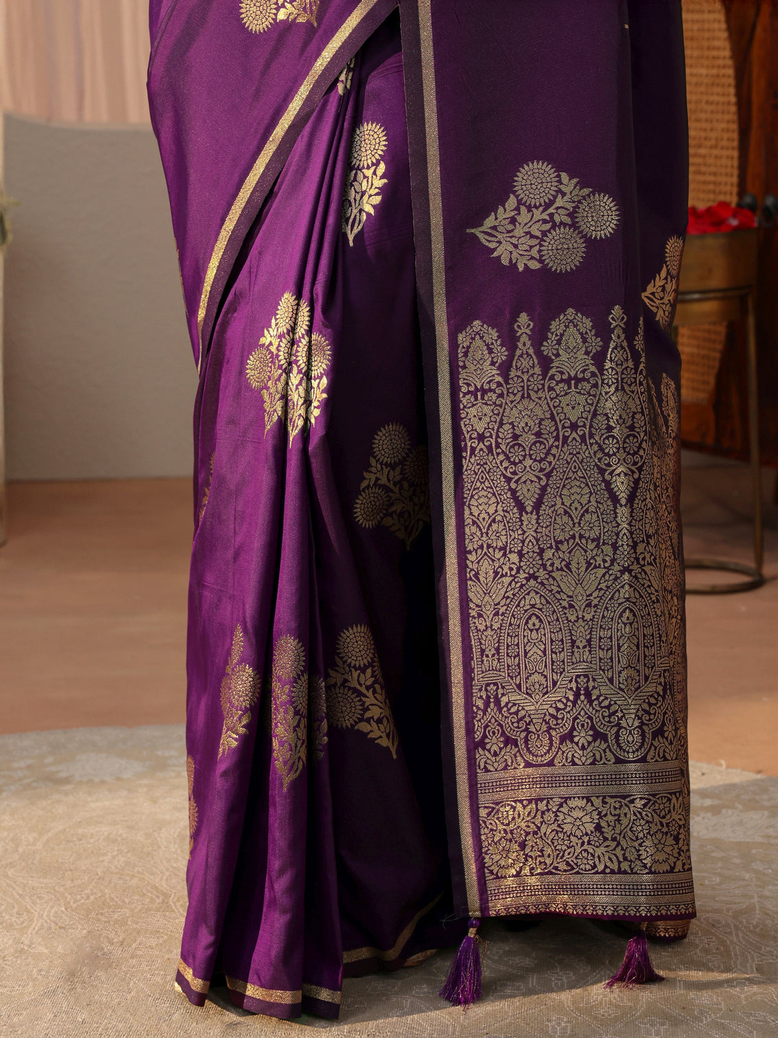 Mameraa Purple Floral Woven Design Silk blend Sarees with an unstitched Blouse Piece