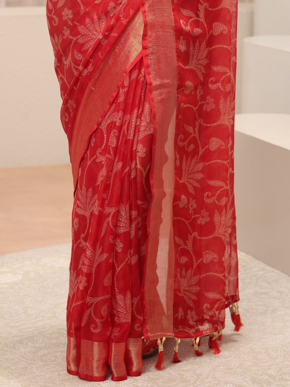 Mameraa Red Floral Printed Silk Blend Tassel Saree