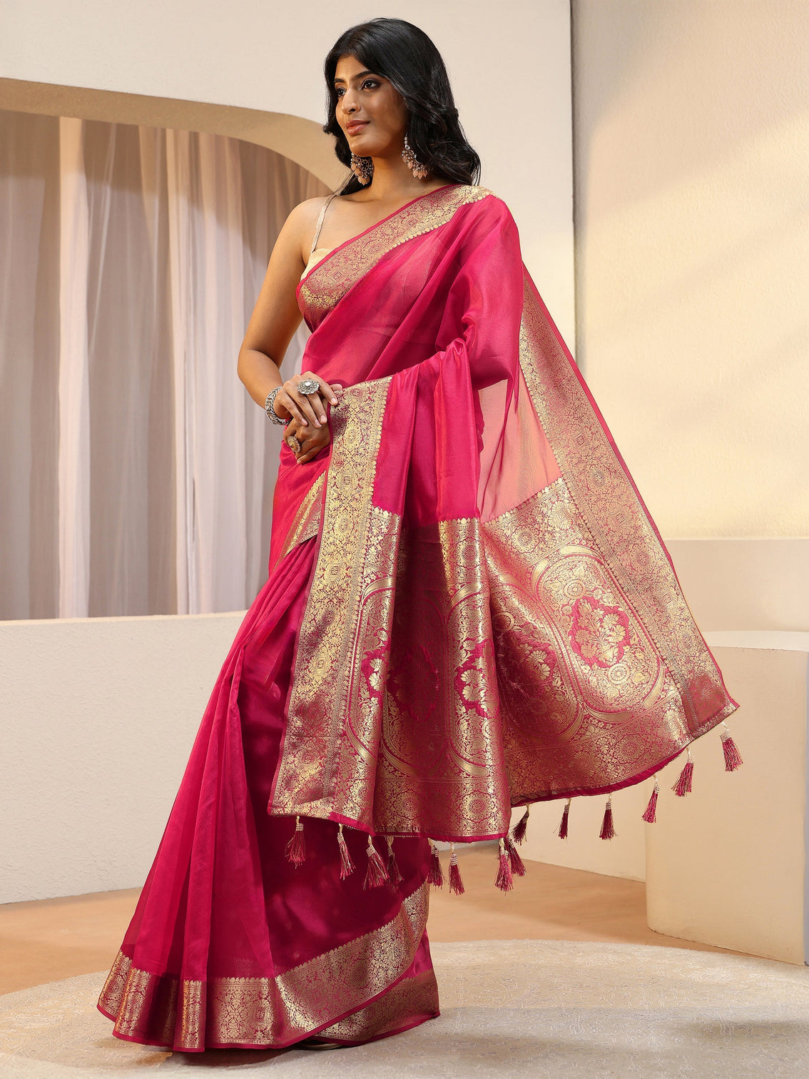 Mameraa Pink Silk Blend Tassel Saree