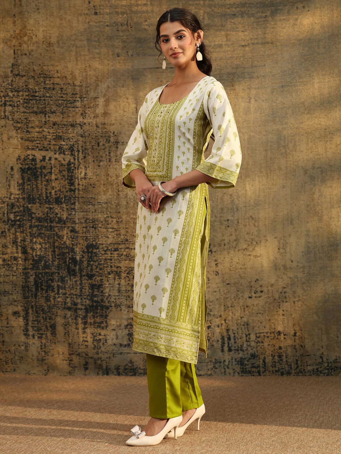 Mameraa Off White Floral Printed Linen Straight Suit Set