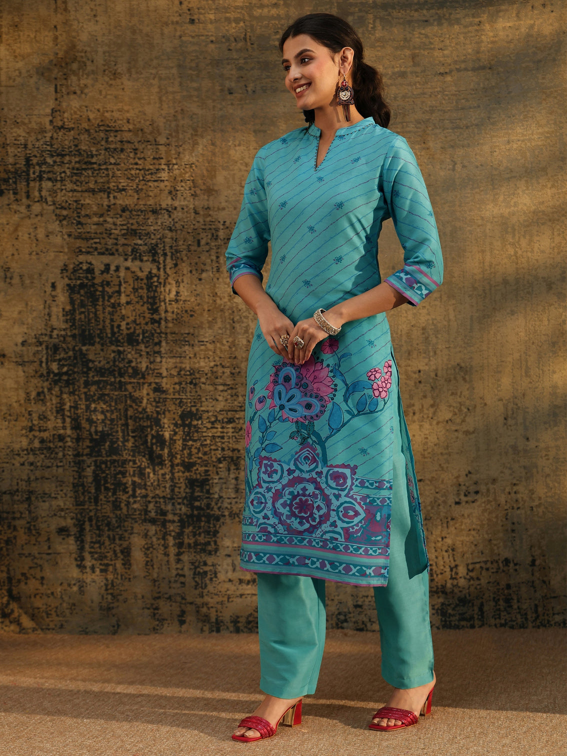 Mameraa Turquoise Blue Floral Printed  Muslin Straight Suit Set