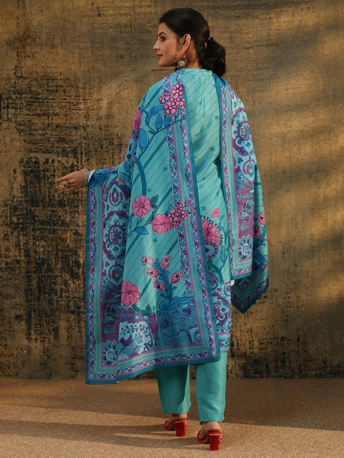 Mameraa Turquoise Blue Floral Printed  Muslin Straight Suit Set