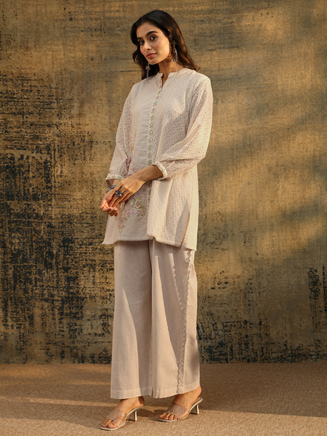 Mameraa Off white Floral Embroidered Cotton Straight Kurta Set
