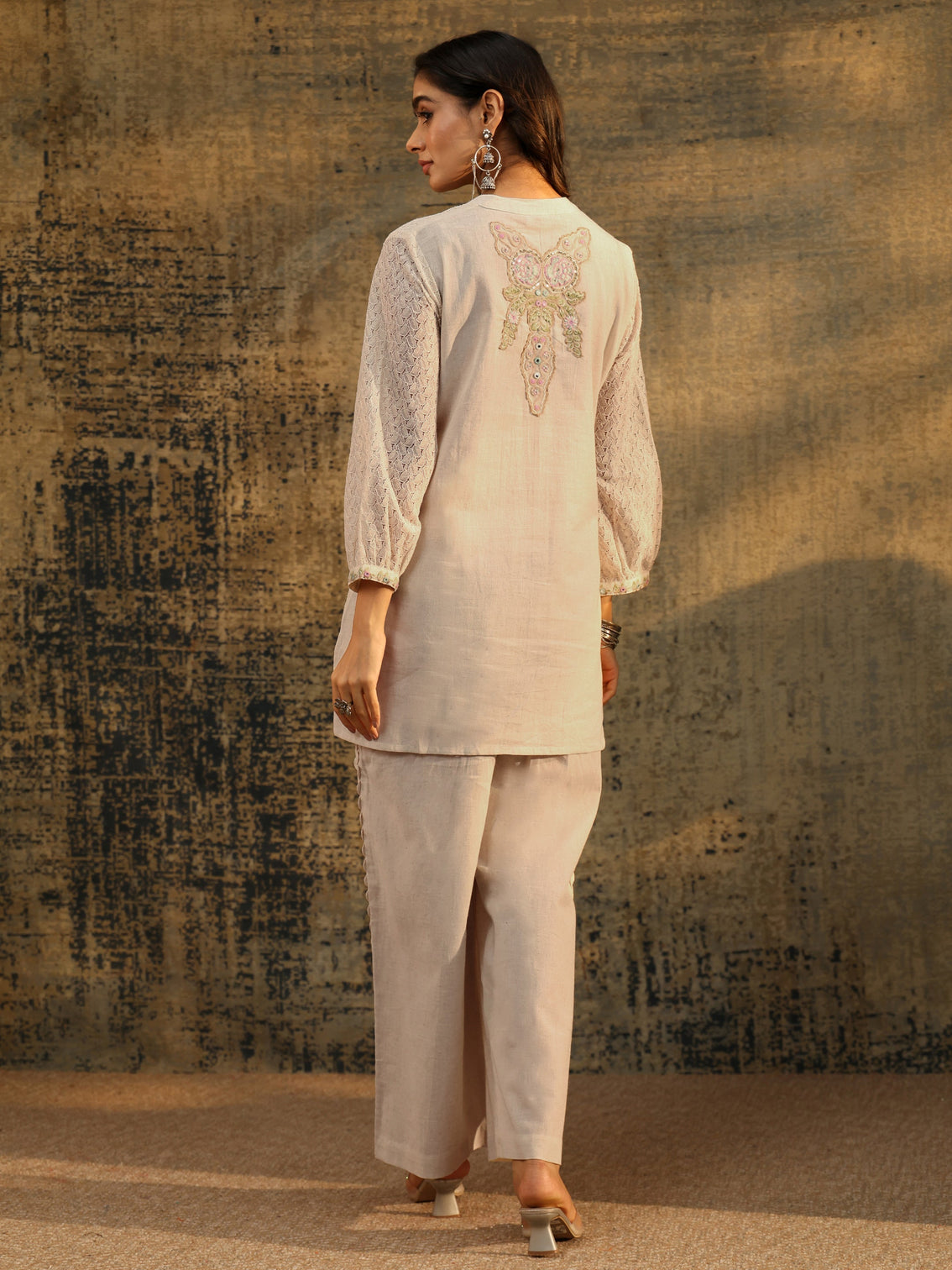 Mameraa Off white Floral Embroidered Cotton Straight Kurta Set