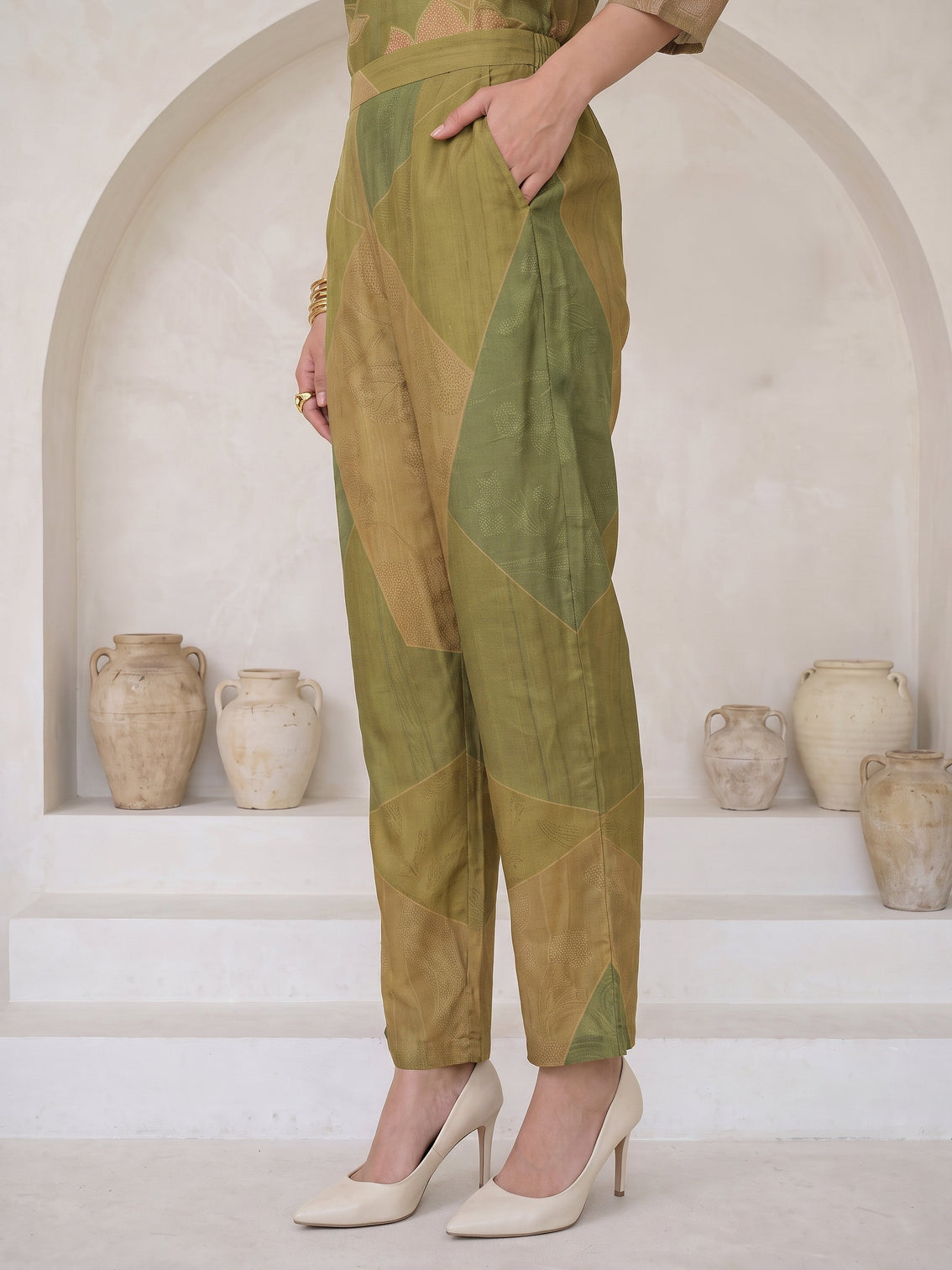 Mameraa Green Floral Printed Muslin Straight Kurta Set