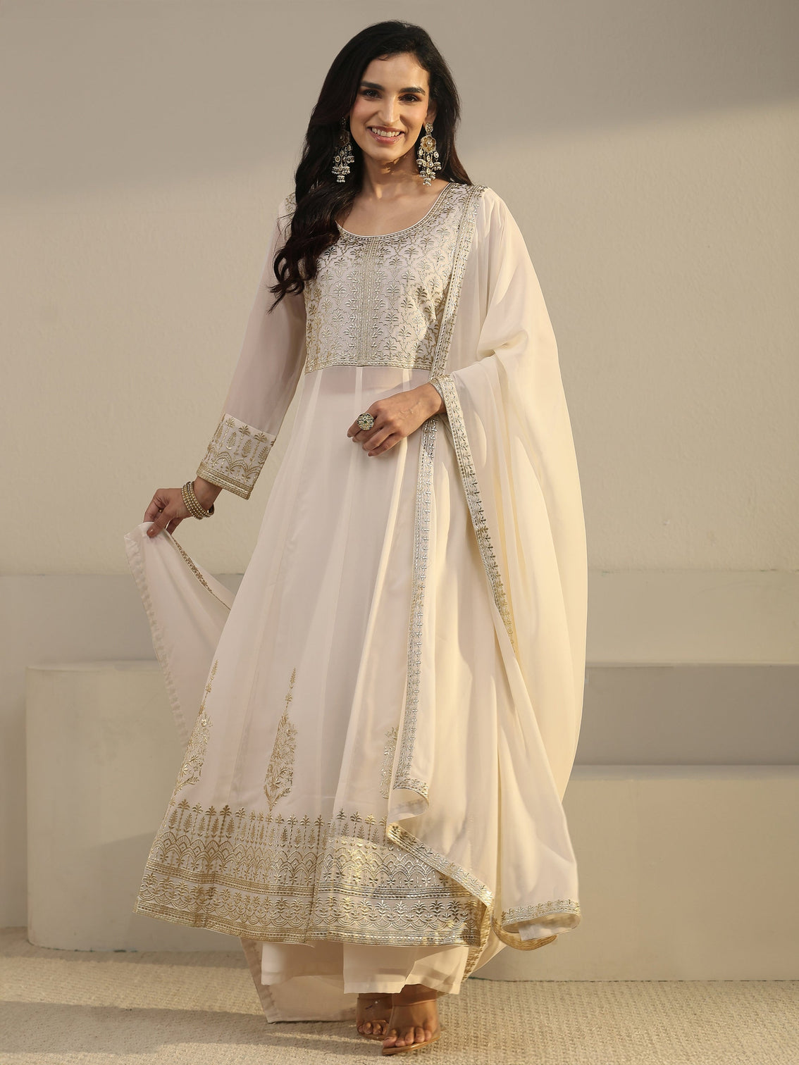 Mameraa Art White Floral Embroidered Georgette Anarkali Suit Set