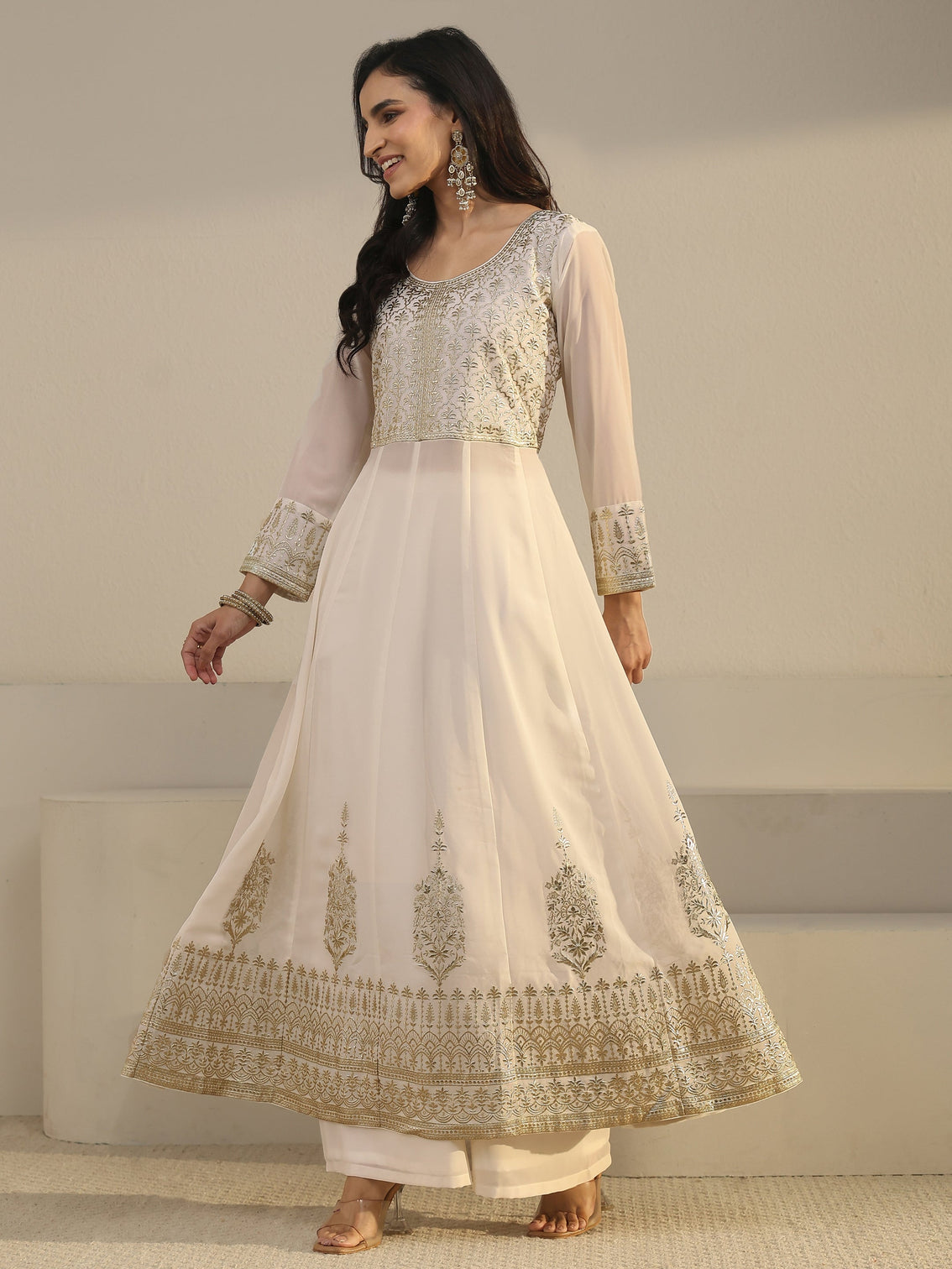 Mameraa Art White Floral Embroidered Georgette Anarkali Suit Set