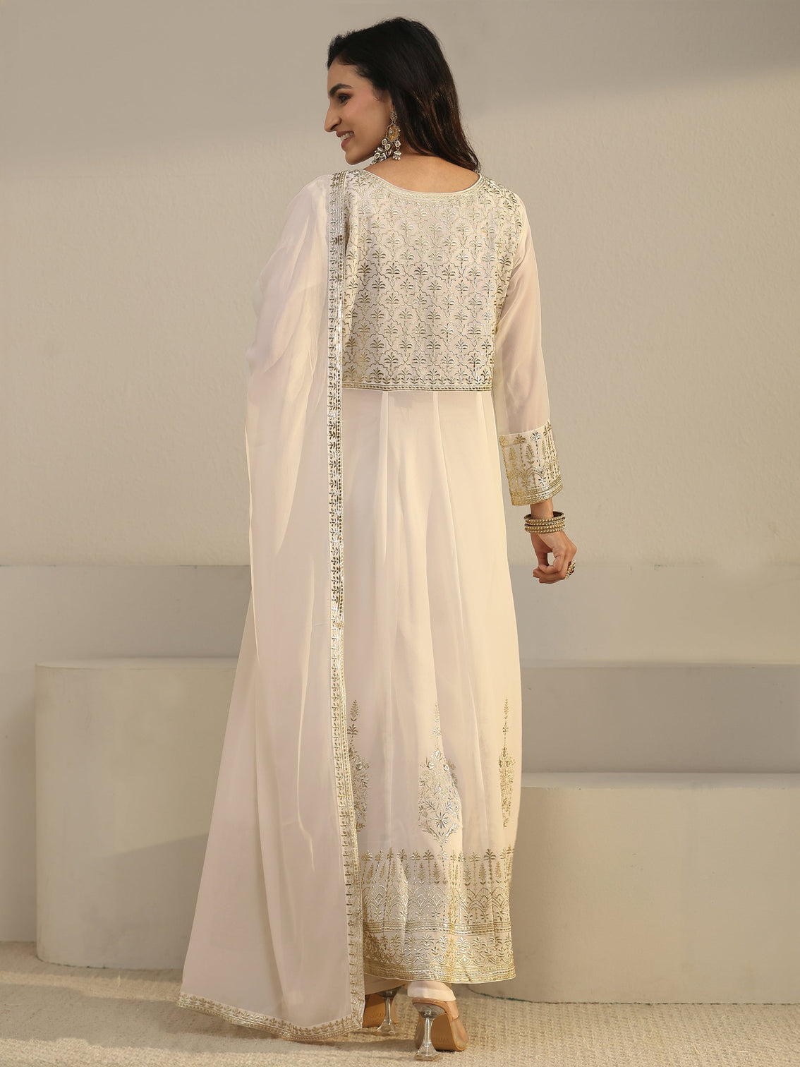 Mameraa Art White Floral Embroidered Georgette Anarkali Suit Set