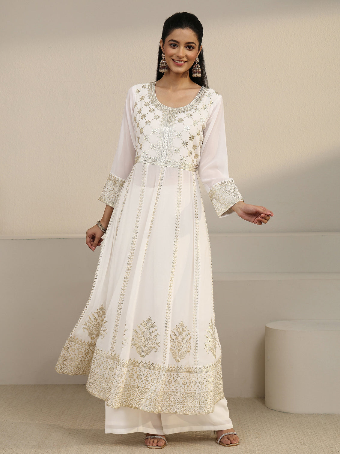 Mameraa Art White Floral Embroidered Georgette Anarkali Suit Set
