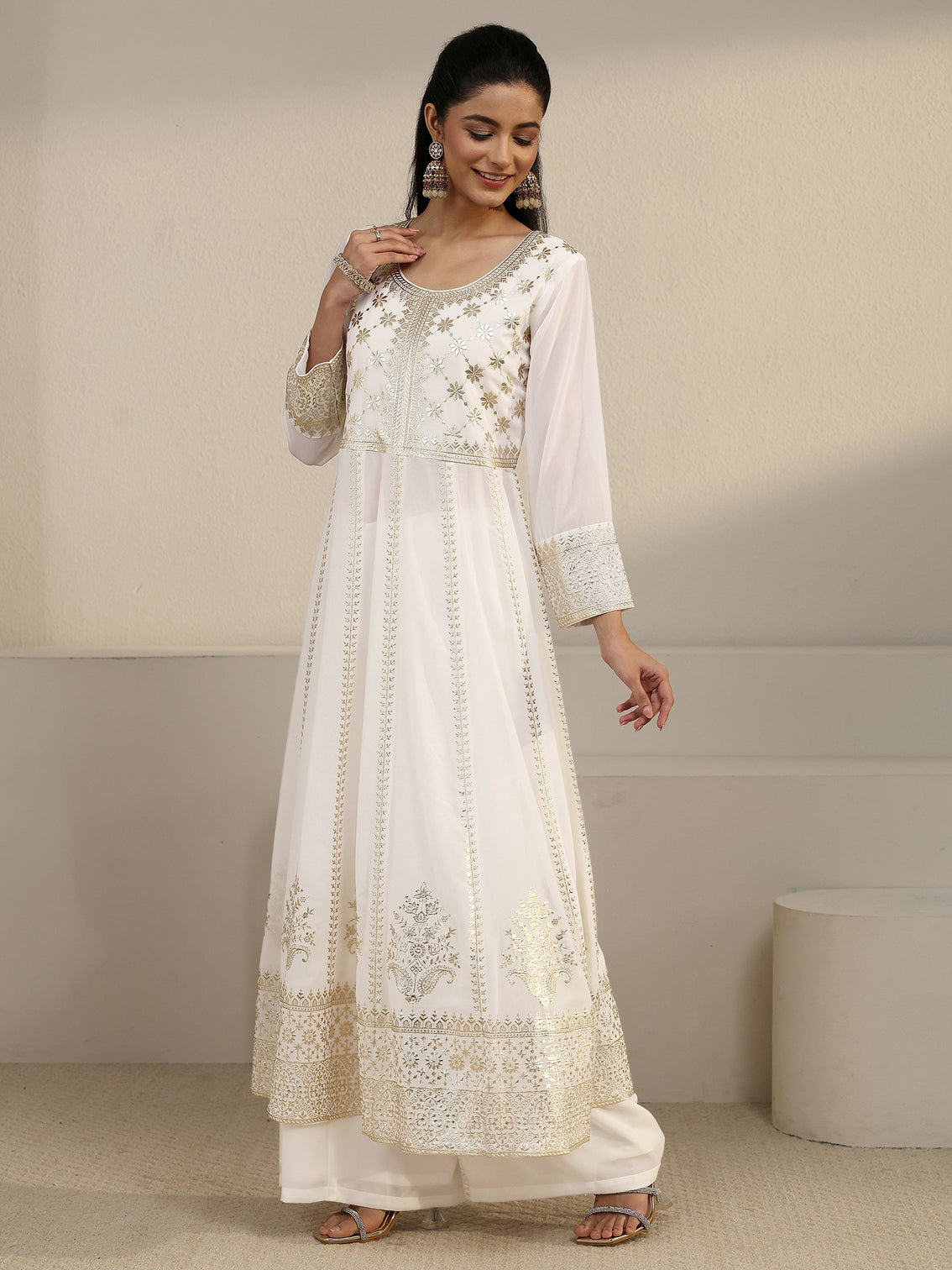Mameraa Art White Floral Embroidered Georgette Anarkali Suit Set