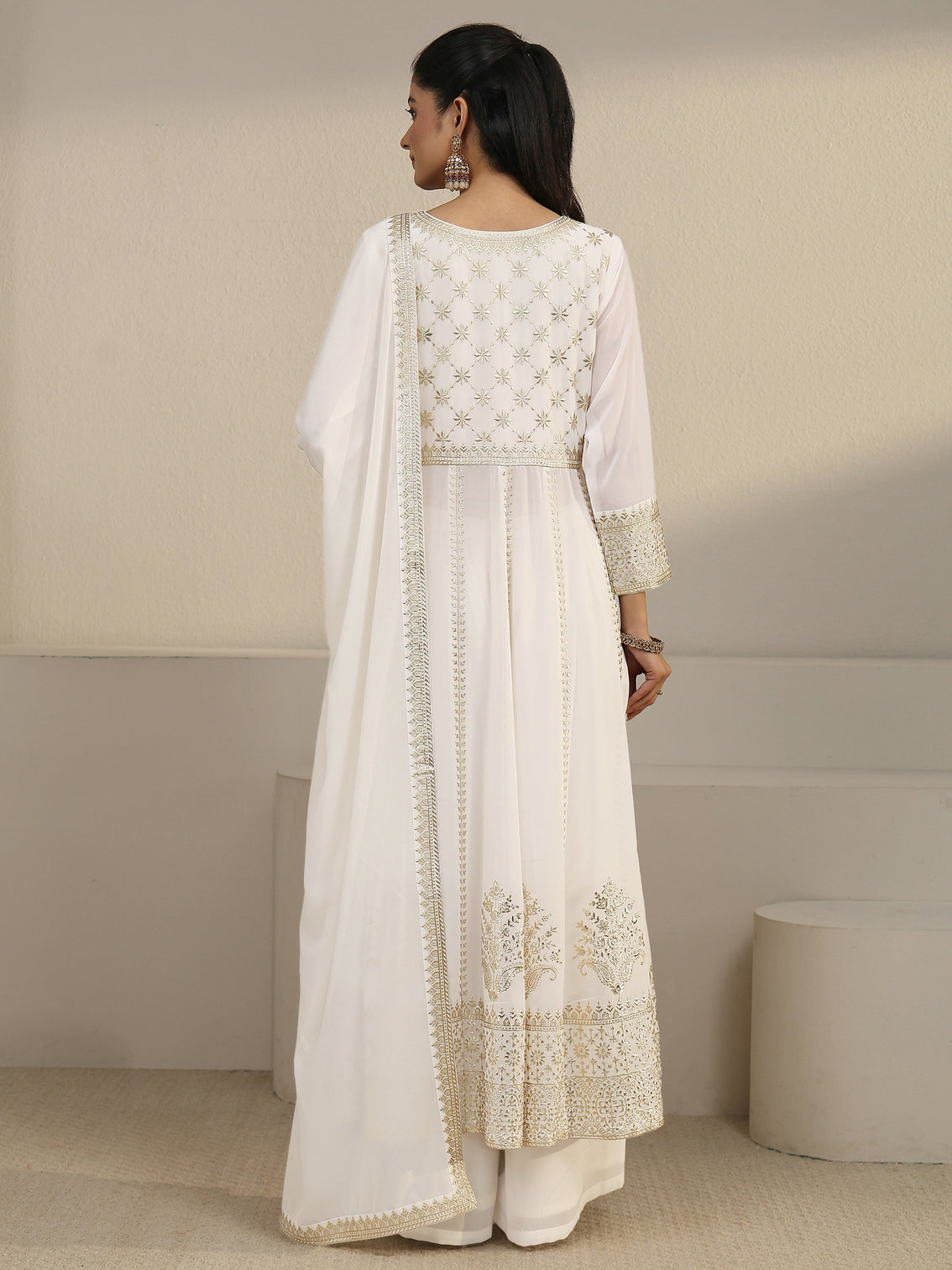 Mameraa Art White Floral Embroidered Georgette Anarkali Suit Set