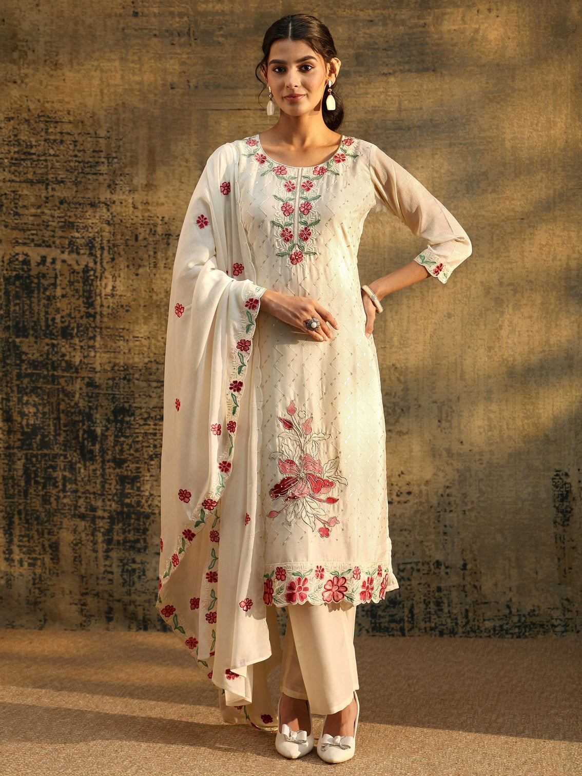 Mameraa White Floral Chevron Printed Chinon Straight Suit Set
