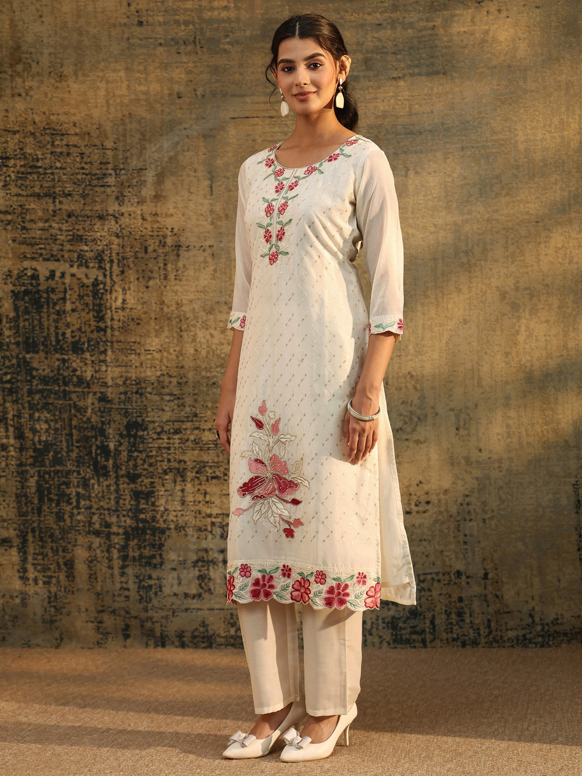 Mameraa White Floral Chevron Printed Chinon Straight Suit Set