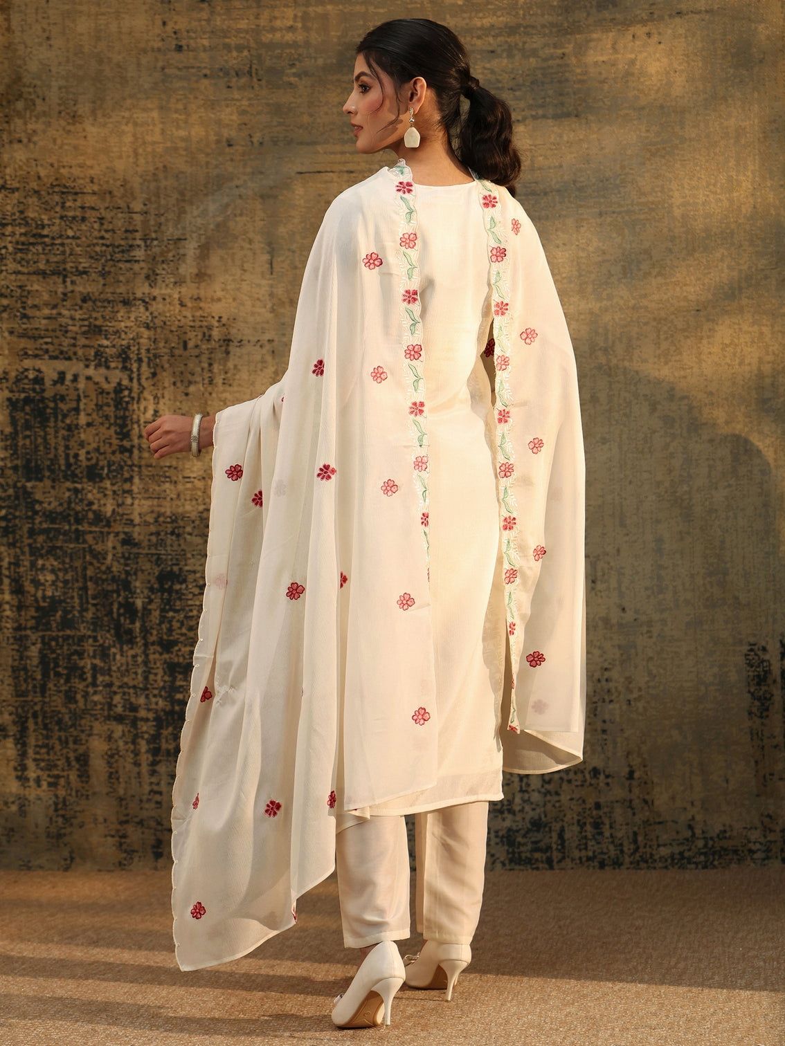 Mameraa White Floral Chevron Printed Chinon Straight Suit Set