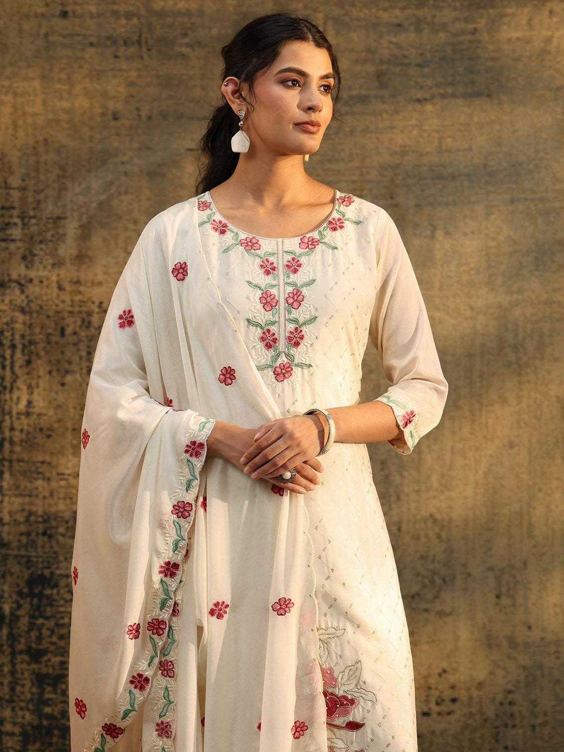Mameraa White Floral Chevron Printed Chinon Straight Suit Set