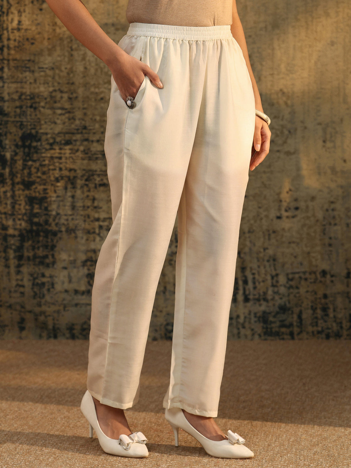 Mameraa White Floral Chevron Printed Chinon Straight Suit Set