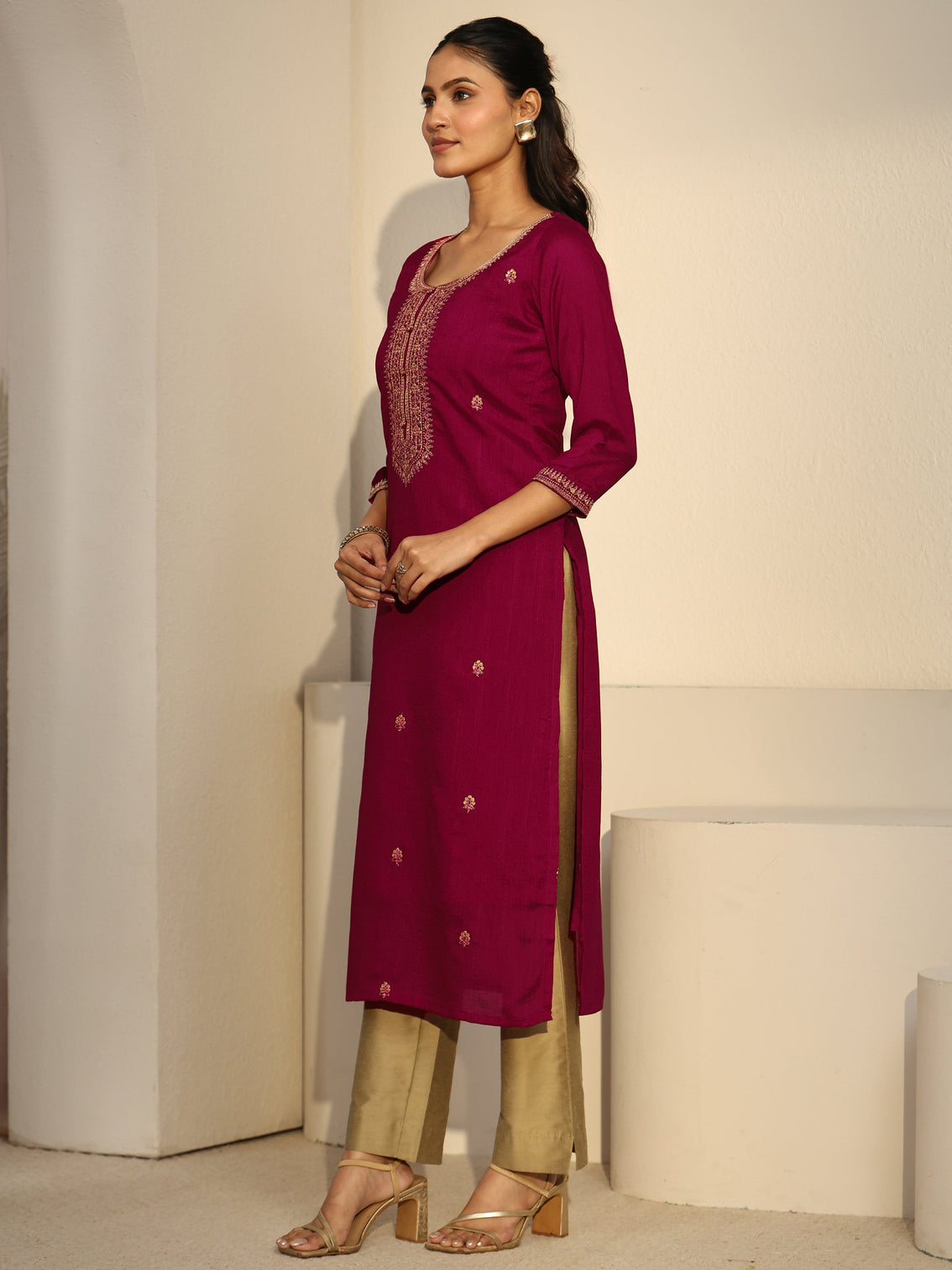 Mameraa Rani Pink Floral Embroidered Silk Blend Straight Kurta