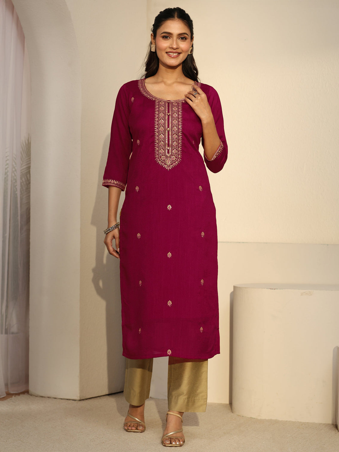 Mameraa Rani Pink Floral Embroidered Silk Blend Straight Kurta