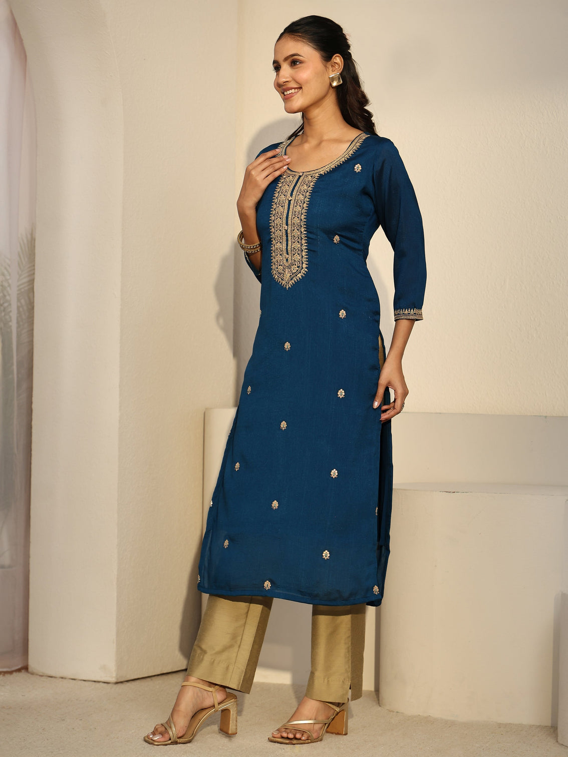 Mameraa Teal Blue Floral Embroidered Silk Blend Straight Kurta