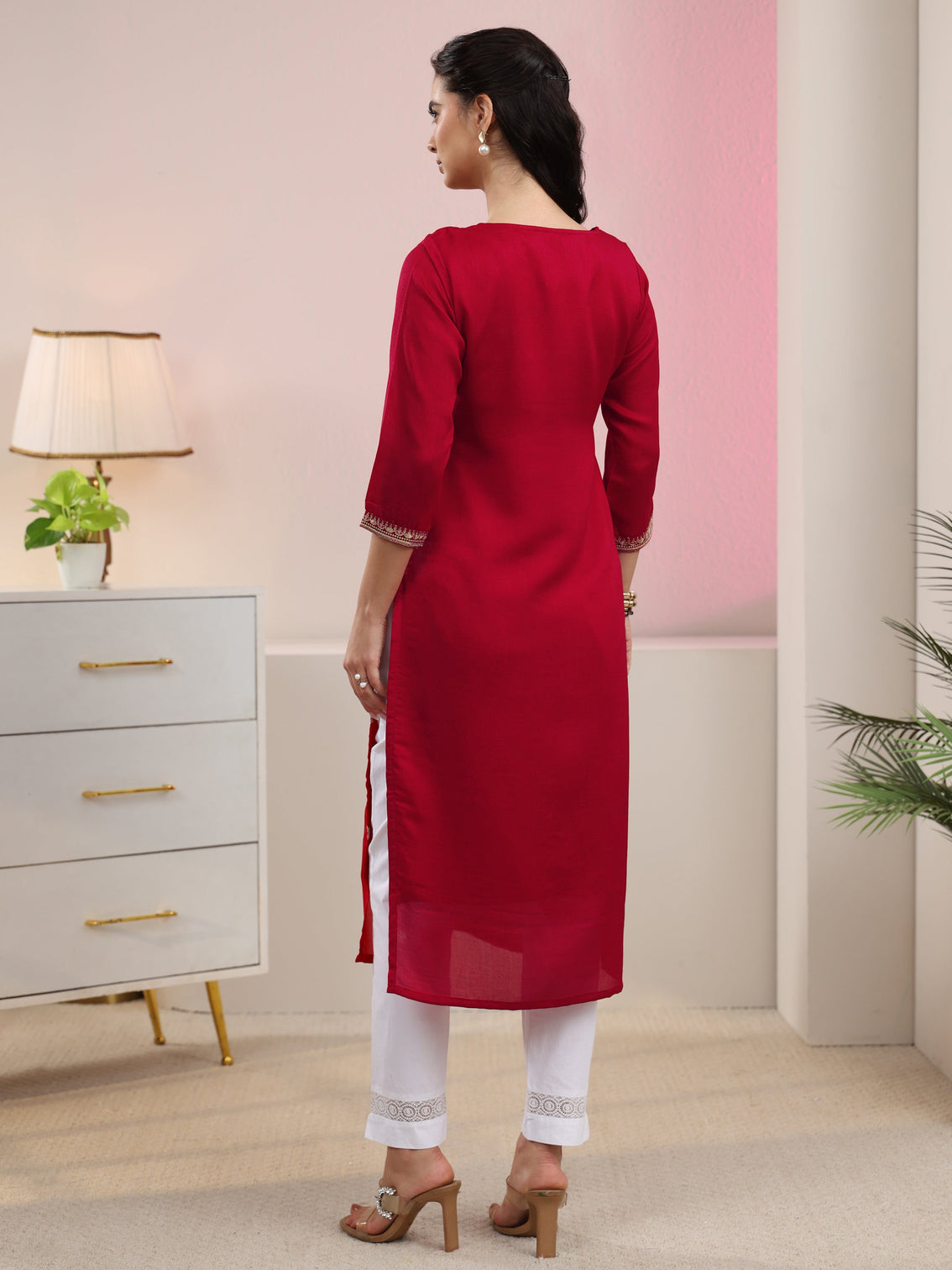 Mameraa Red Floral Embroidered Silk Blend Straight Kurta
