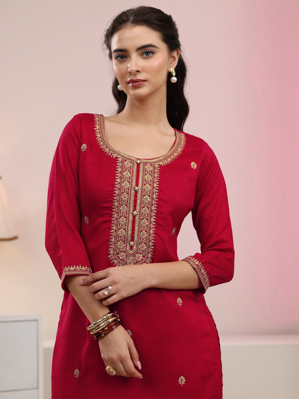 Mameraa Red Floral Embroidered Silk Blend Straight Kurta