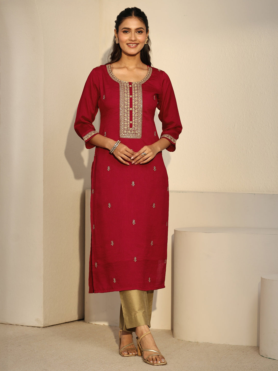 Mameraa Red Floral Embroidered Silk Blend Straight Kurta