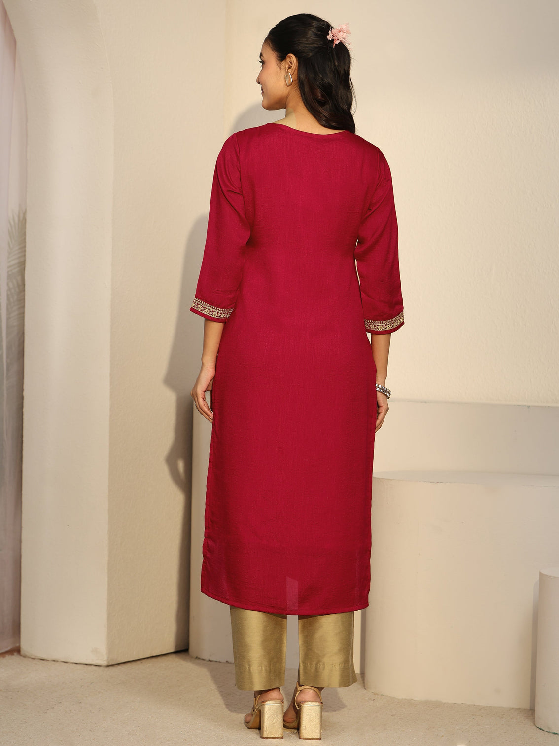 Mameraa Red Floral Embroidered Silk Blend Straight Kurta
