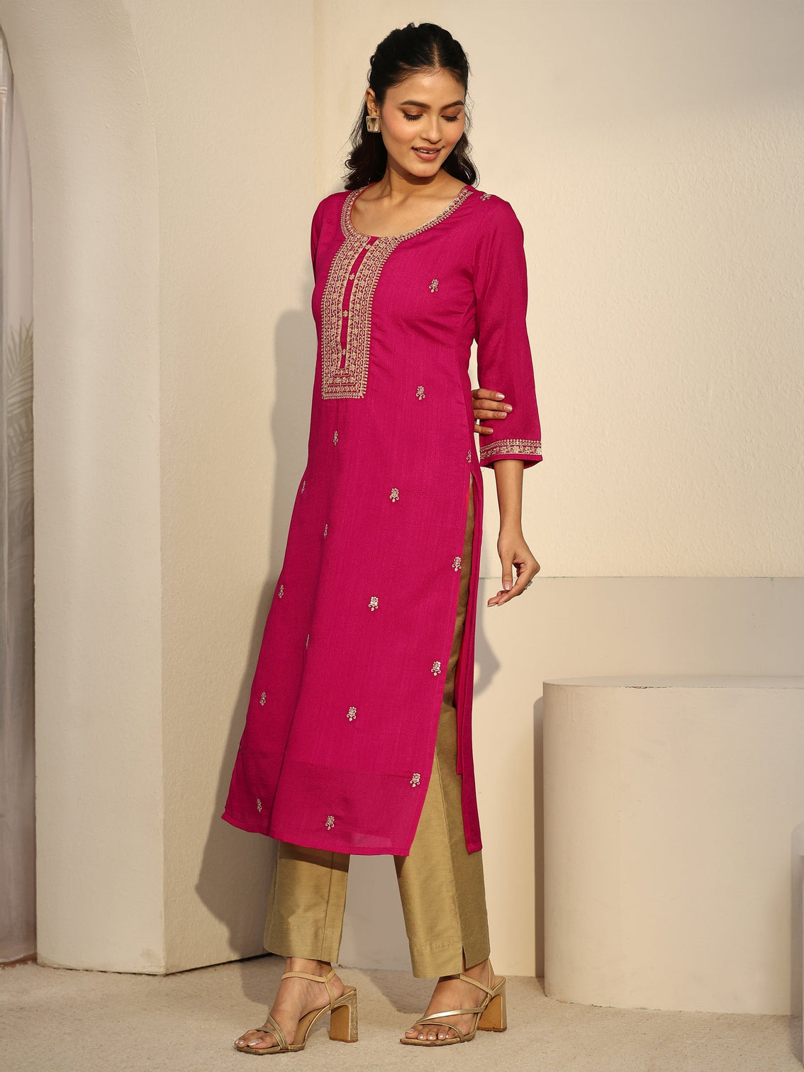 Mameraa Rani Pink Floral Embroidered Silk Blend Straight Kurta