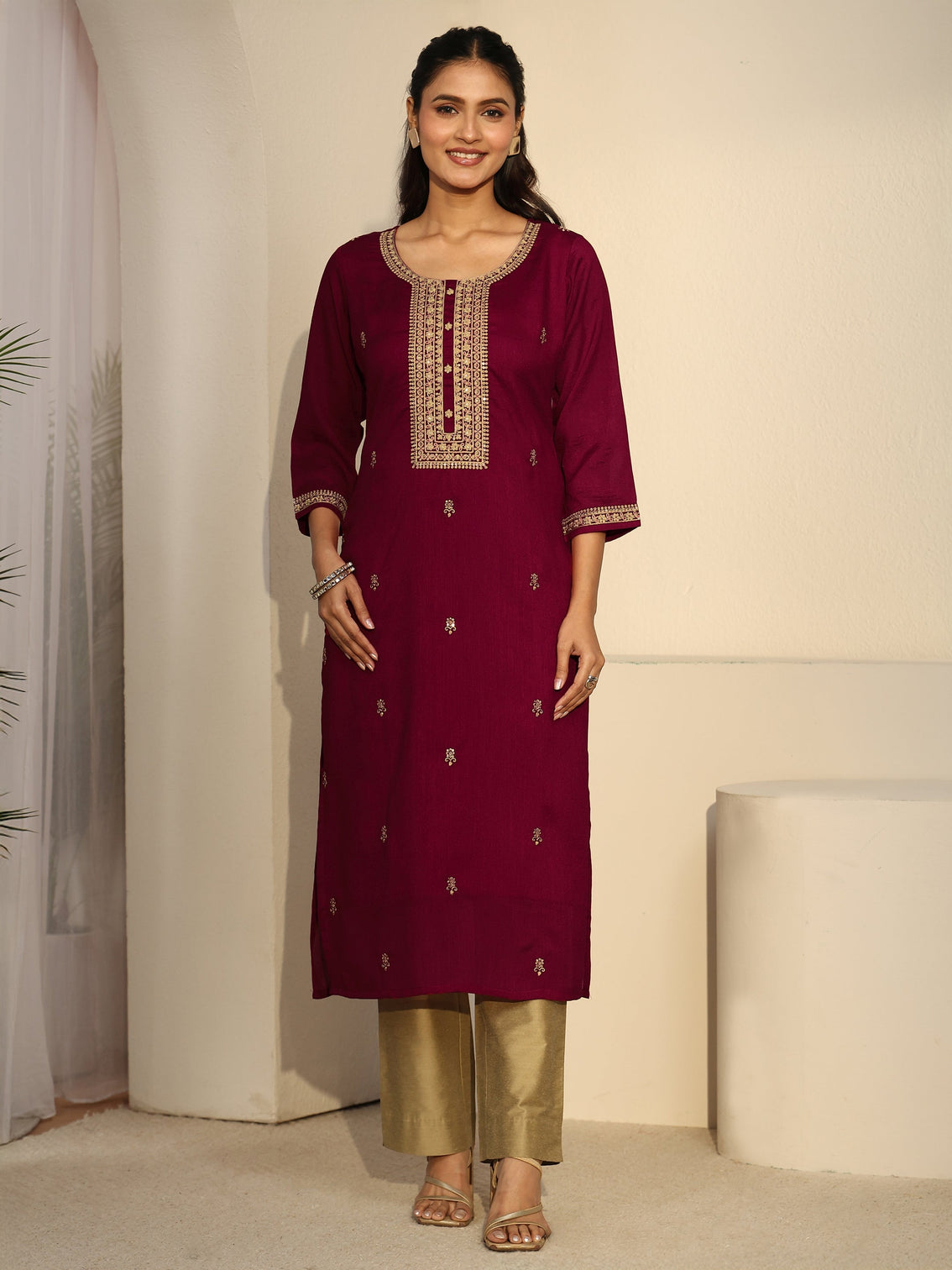 Mameraa Maroon Floral Embroidered Silk Blend Straight Kurta