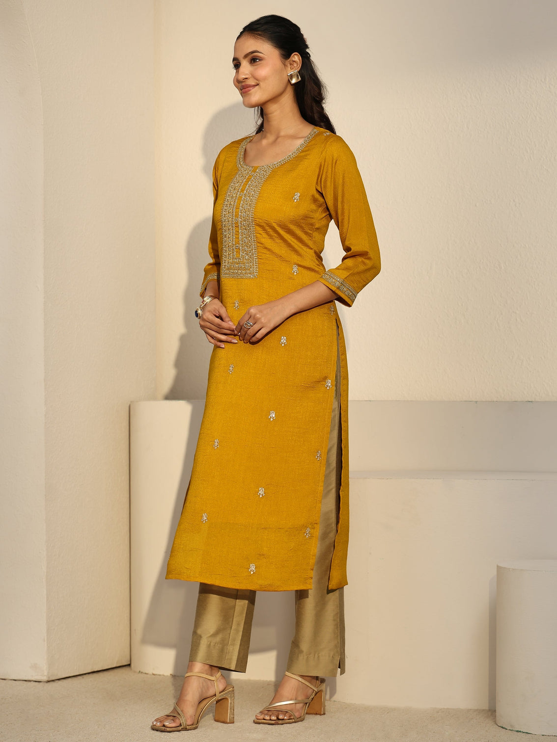 Mameraa Mustard Floral Embroidered Silk Blend Straight Kurta