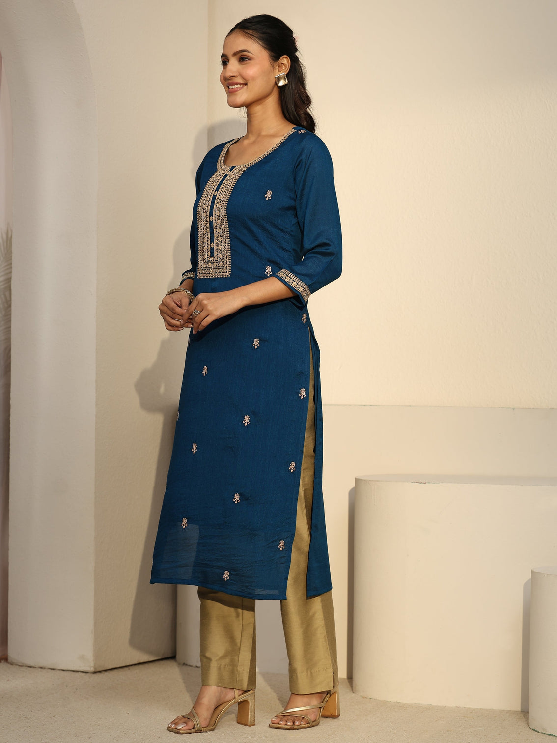 Mameraa Teal Blue Floral Embroidered Silk Blend Straight Kurta