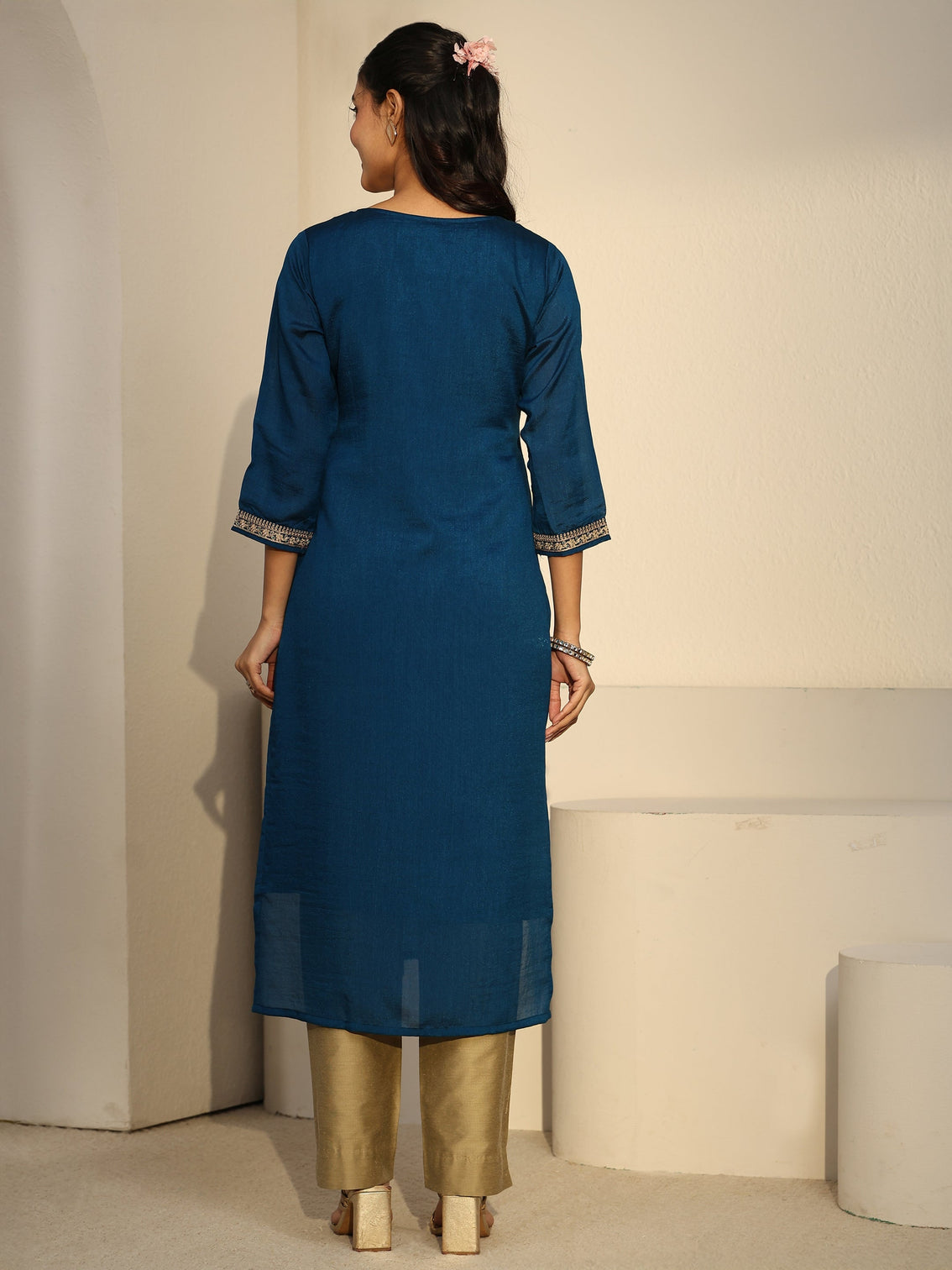 Mameraa Teal Blue Floral Embroidered Silk Blend Straight Kurta