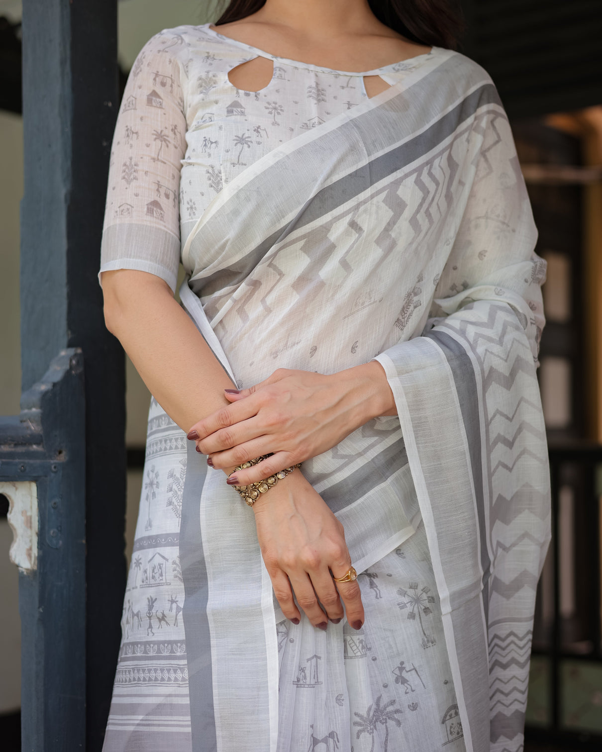 Elegant pure cotton linen saree with intricate grey and white pattern complete with blouse and tassels
