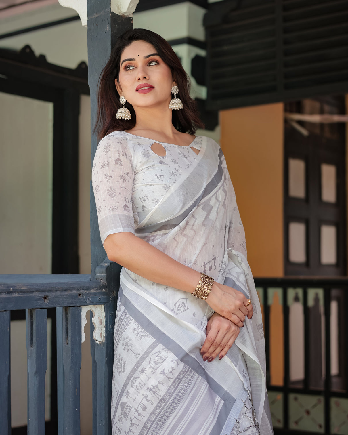 Elegant pure cotton linen saree with intricate grey and white pattern complete with blouse and tassels