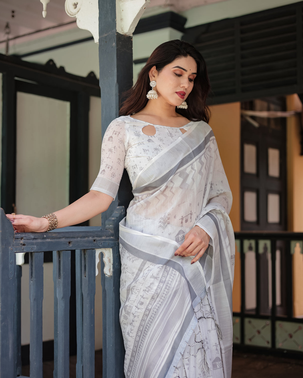 Elegant pure cotton linen saree with intricate grey and white pattern complete with blouse and tassels