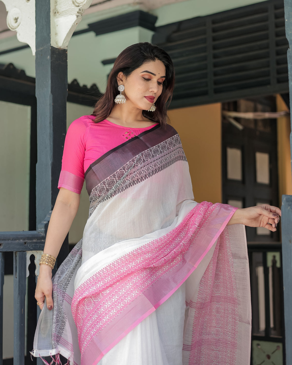 Elegant white and pink pure cotton linen saree with intricate floral and geometric border design and tassels on edges
